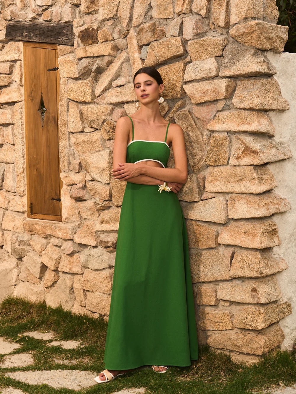 192 Cotton & Linen Cut-Out Dress With Back Bow - Picture 5 of 7